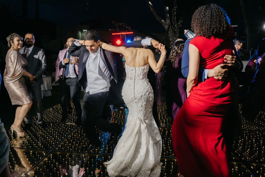 novios bailando en su boda ensenada wedding